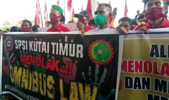 Photo of Dua Fraksi Tolak RUU Omnibus Law, SBSI Kutim Berikan Apresiasi