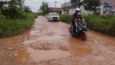 Photo of Jalan Padat Karya Sangatta Utara Banyak Dikeluhkan Warga, Anak Pelajar Jadi Korban