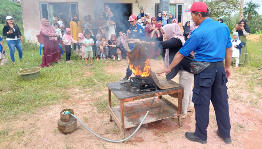 Photo of PT Pamapersada Nusantara Ajarkan Cara Mitigasi Penanggulangan Kebakaran untuk Istri Pekerja