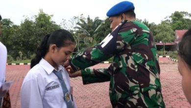 Photo of Peduli Pendidikan, TNI AL Sangatta Edukasi Murid SMA KSY dengan Materi LDKS